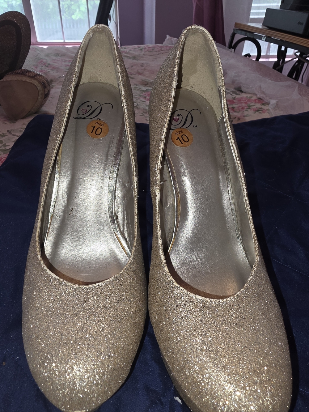 Delicious Gold Glitter Platform Stiletto Pumps - Picture 2 of 3